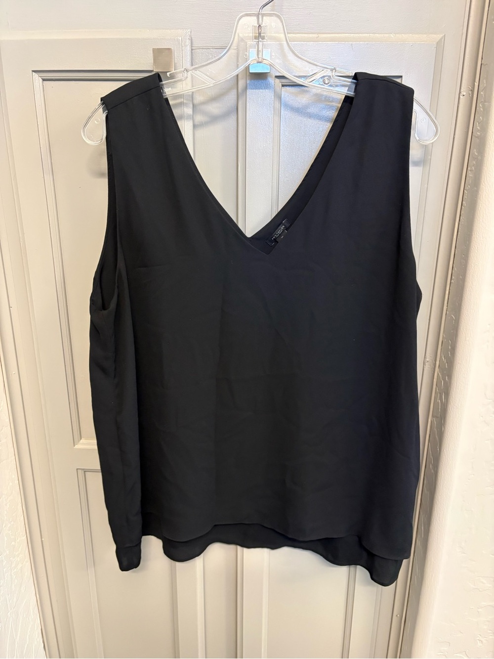Ann Taylor Black V-Neck Sleeveless Camisole